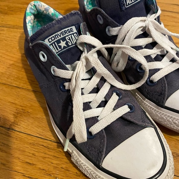 Women’s converse shoes NWOT - Picture 5 of 6